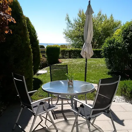 Terrasse Am See *